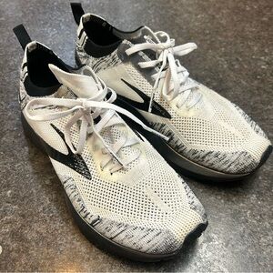 Brooks Levitate 4 Running Sneakers Shoes White Black Sz 9.5 M (B) Women’s